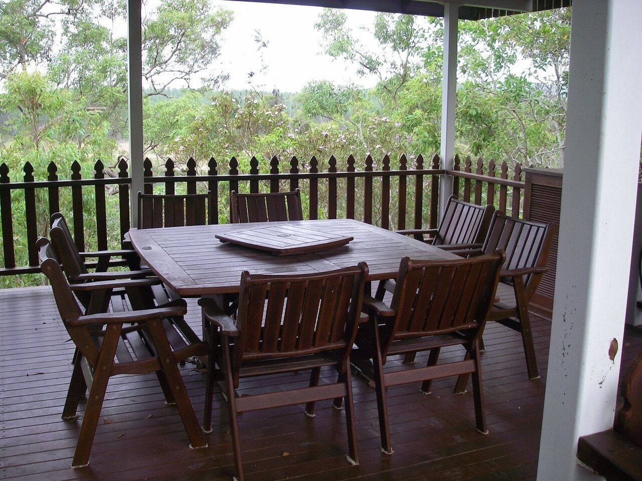 Overlooking Lake Tinaroo, perfect for family's,  water sking,  a break away.