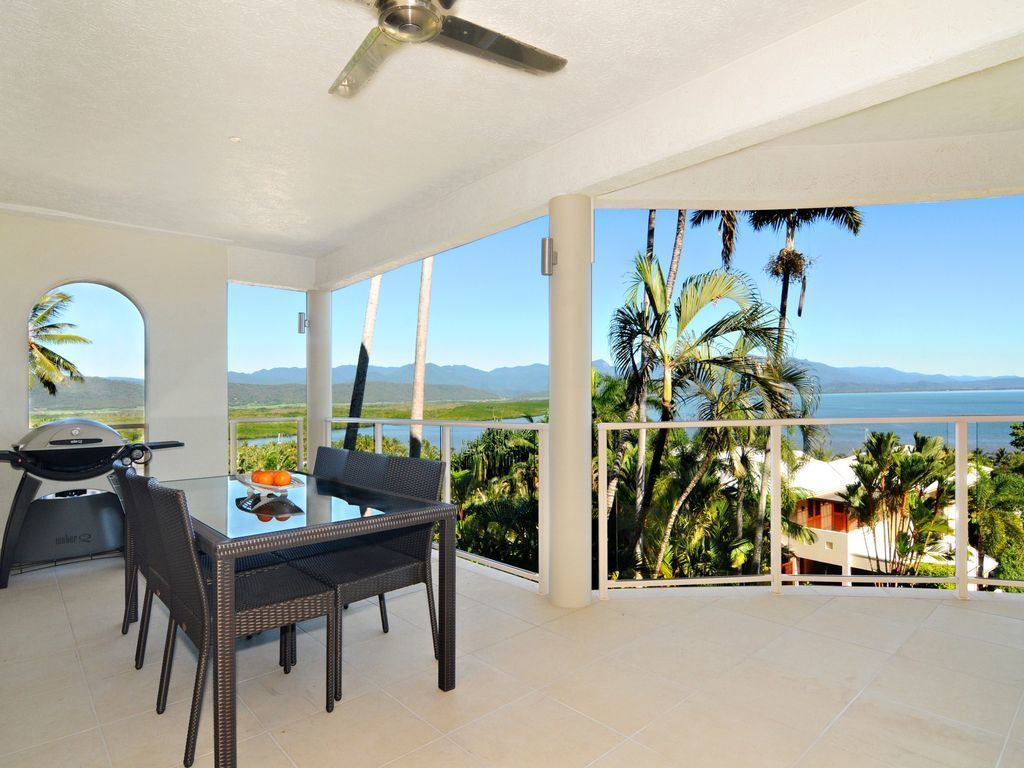 Island Point Villa 4 - Close to Town With Magnificent Ocean Views