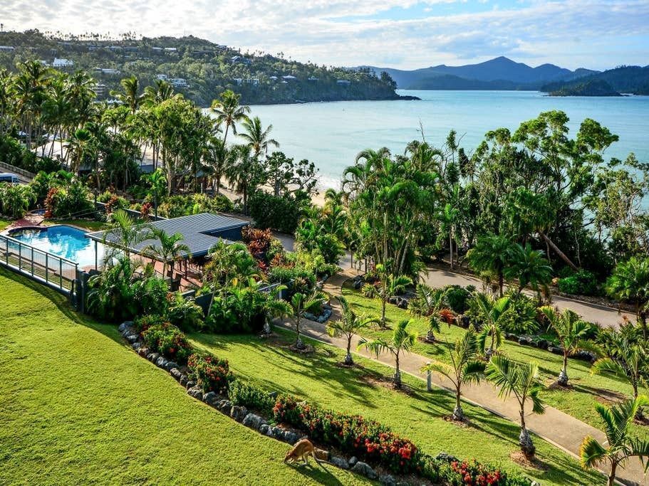 Hibiscus Apartment 208 - Beachfront Apartment on Hamilton Island