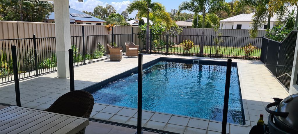 Edge Water 2 Minutes From the Beach With a Pool