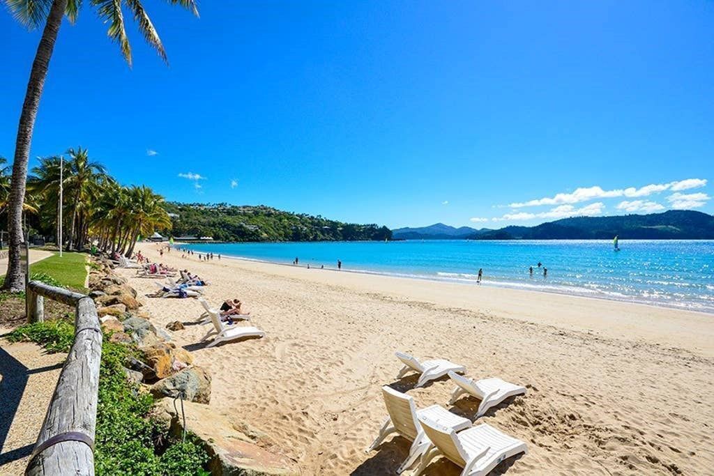 Poinciana Lodge 208 - Seaview Apartment on Hamilton Island