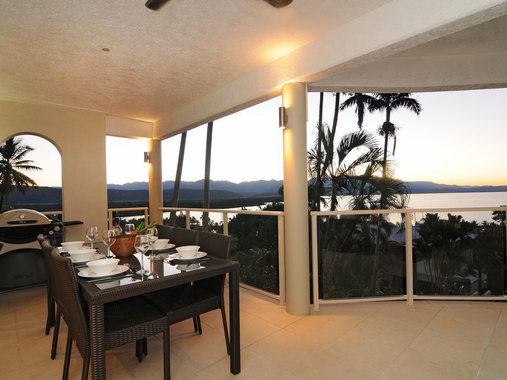 Island Point Villa 4 - Close to Town With Magnificent Ocean Views