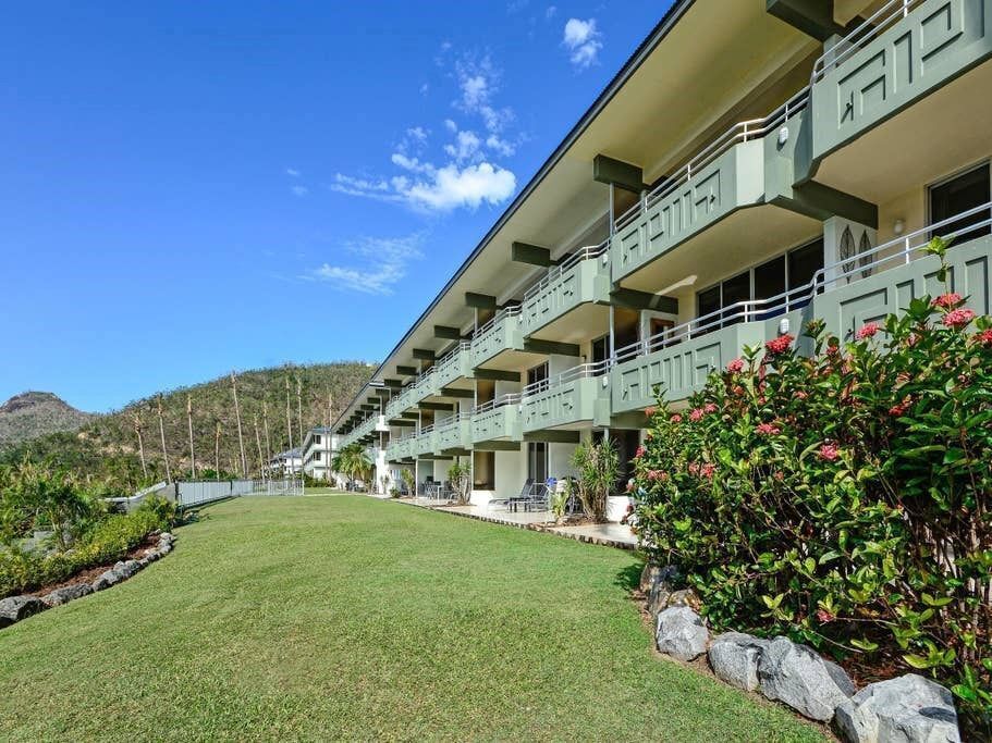 Hibiscus Apartment 208 - Beachfront Apartment on Hamilton Island