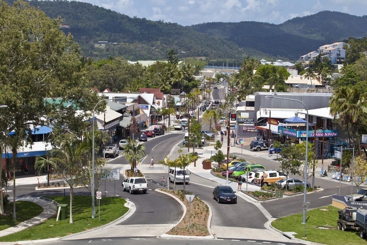 Coastal Vista - The Heart of Airlie!