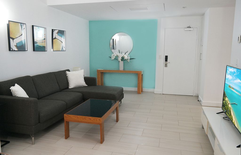 Lxry 2 bed Apt 2 Steps to Pool-1 Mins to the Beach