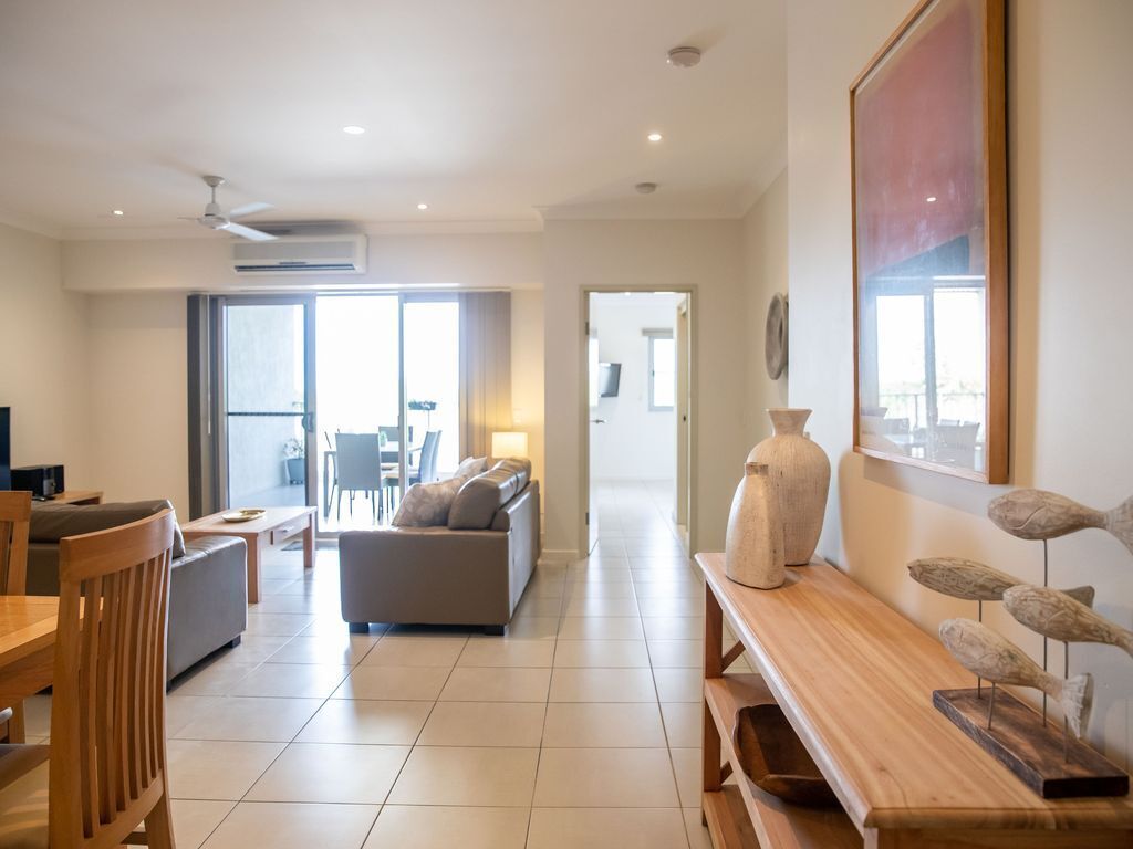 Spacious, Modern Apartment with Pool & Aircon!