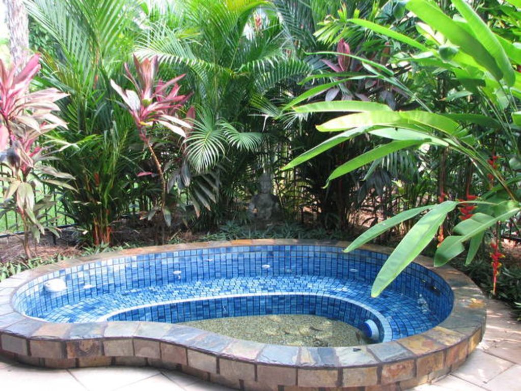 Tropical Retreat - Perfect for Families or Small Groups and pet Friendly