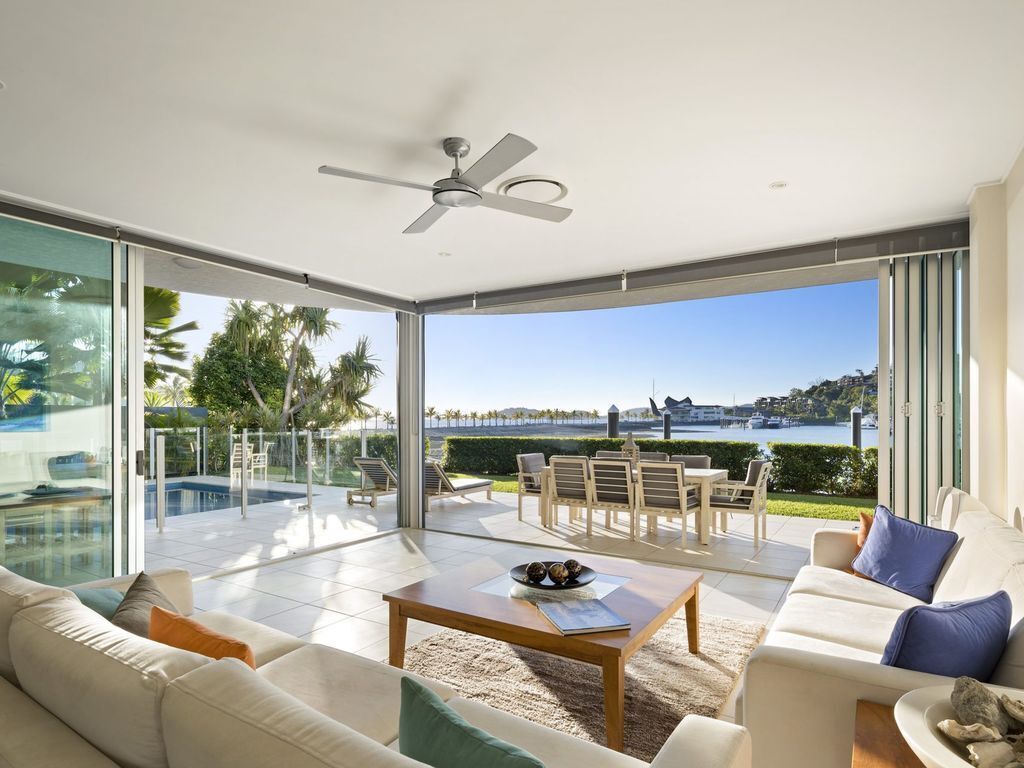 Pavillions 17 - Waterfront Spacious 4 Bedroom With Own Inground Pool And Golf Buggy