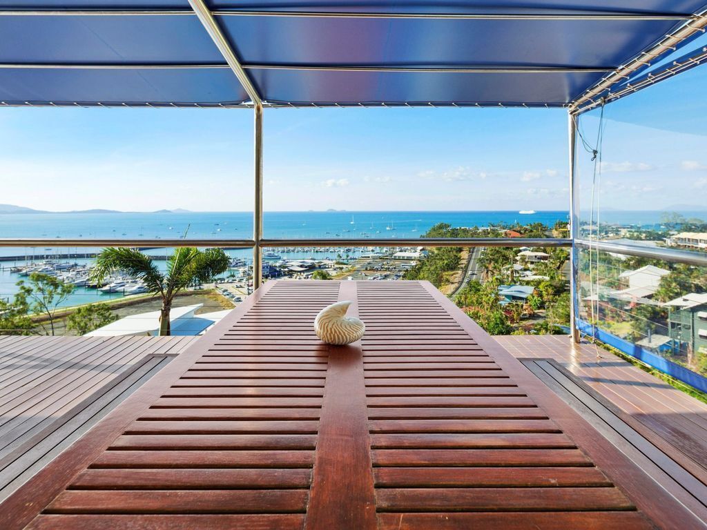 Nautilus On The Hill - Luxury Holiday Home in Central Airlie