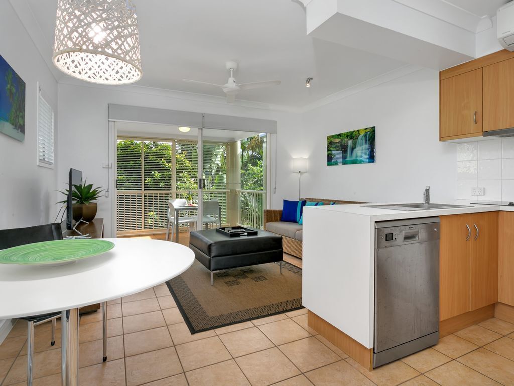 Port Douglas Apartments, Location, Location