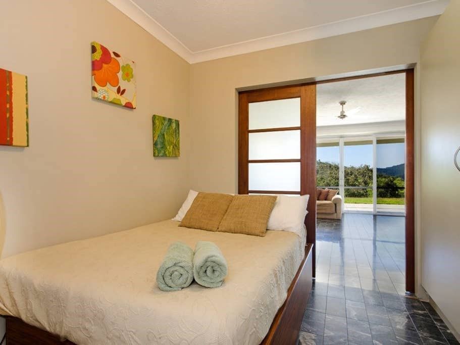 Poinciana Lodge 004 - Beautiful Apartment on Hamilton Island