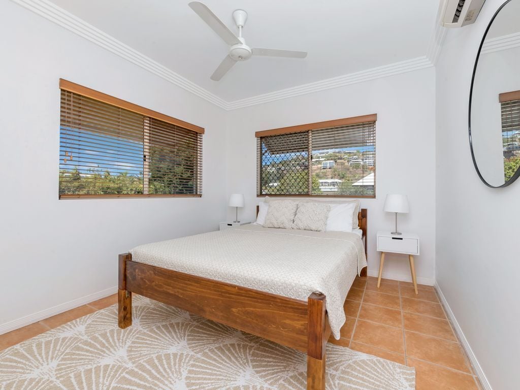 $700pw Ocean Breeze, Strand Waterview!!