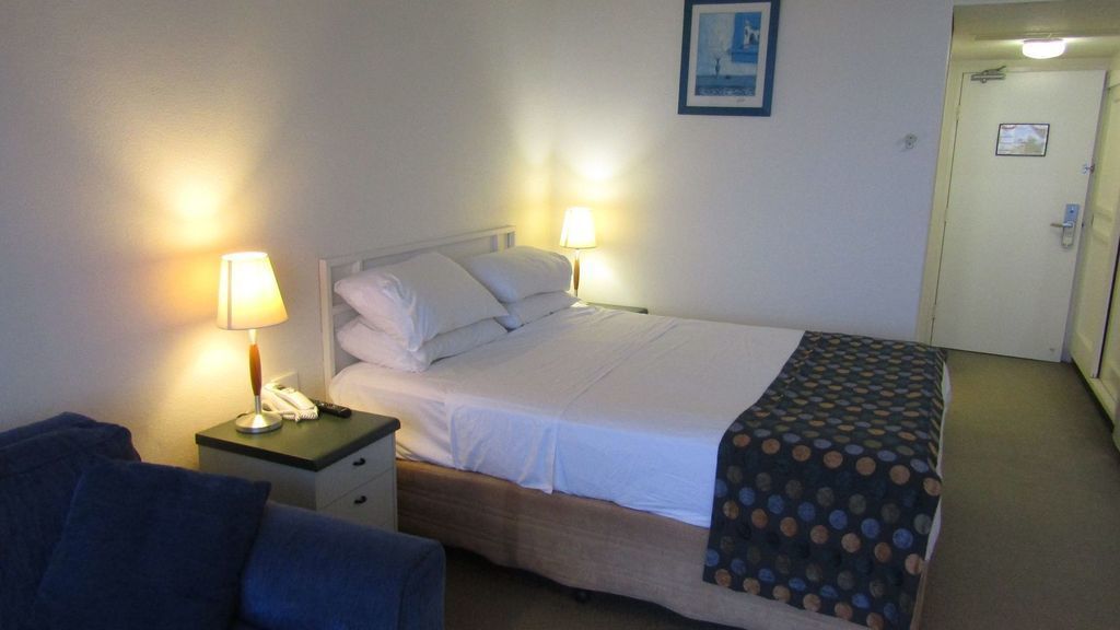 For Work or Play Amazing Ocean Views Fast Wifi Foxtel Pool A/C Strand Front