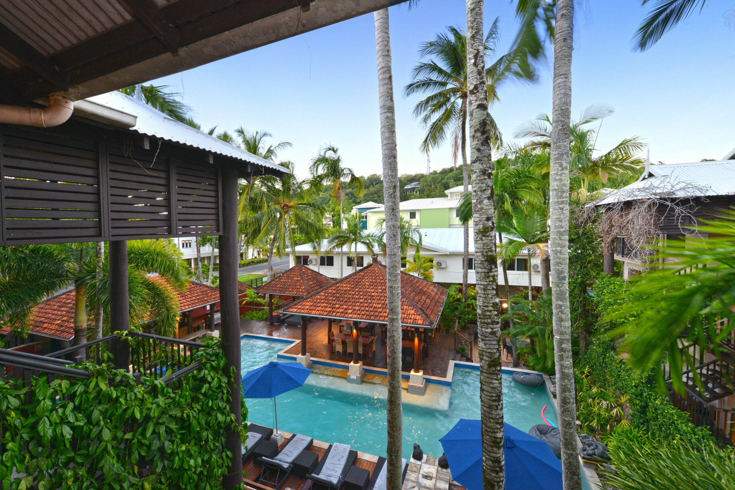 Balinese Style Apartment- Walking distance to all Port has to offer.