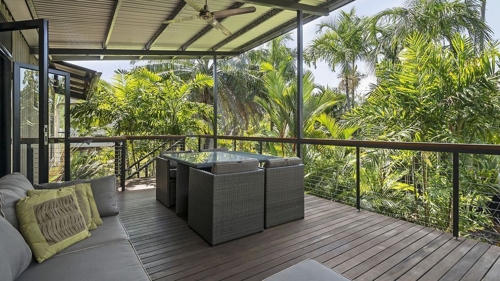 Tropical Retreat – Perfect for Families or Small Groups and pet Friendly