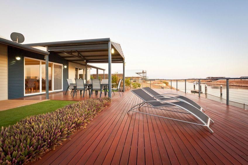 Swimming Pool and Boat Jetty. Beautifully Equipped Family Home