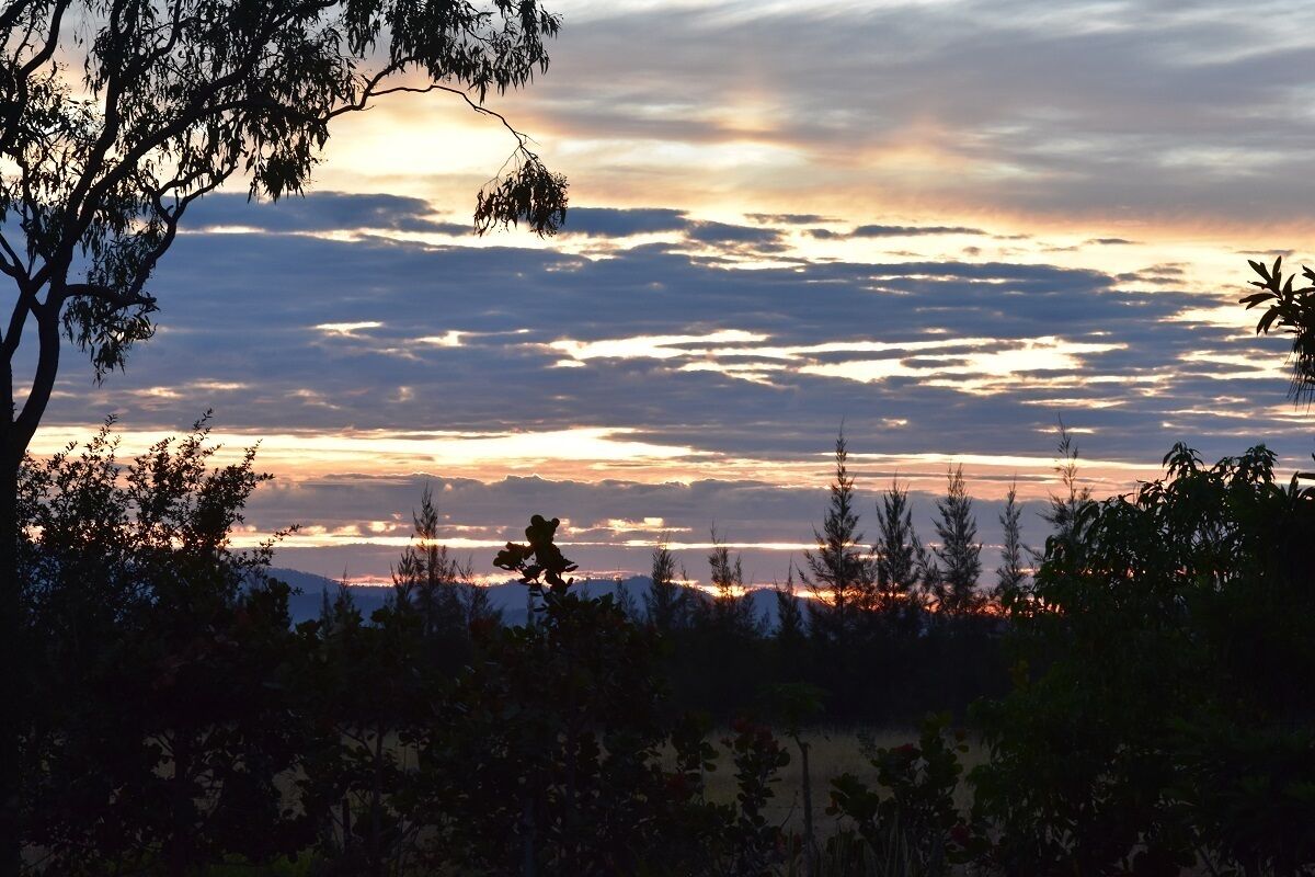 Ironbark House Dimbulah: Boutique Two Bedroom House looking over the Outback