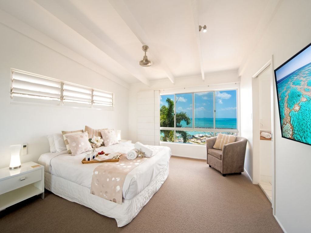 Nautilus On The Hill - Luxury Holiday Home in Central Airlie