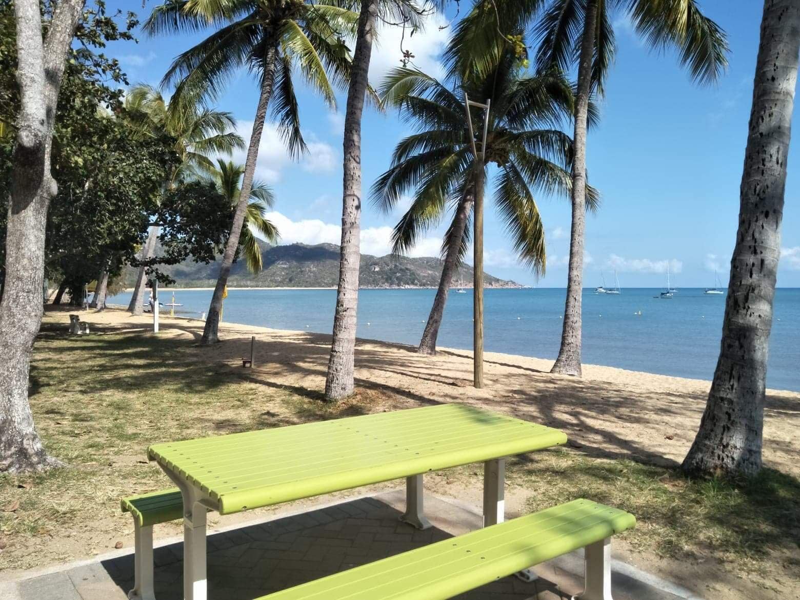 Magnetic Island Guest House, 5 MINUTE tropical lagoon walk to BEACH