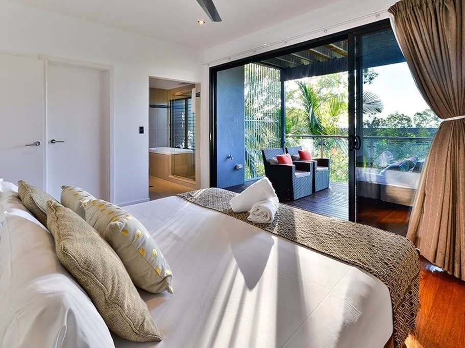 Pinnacle 2 - Seaview Apartment on Hamilton Island