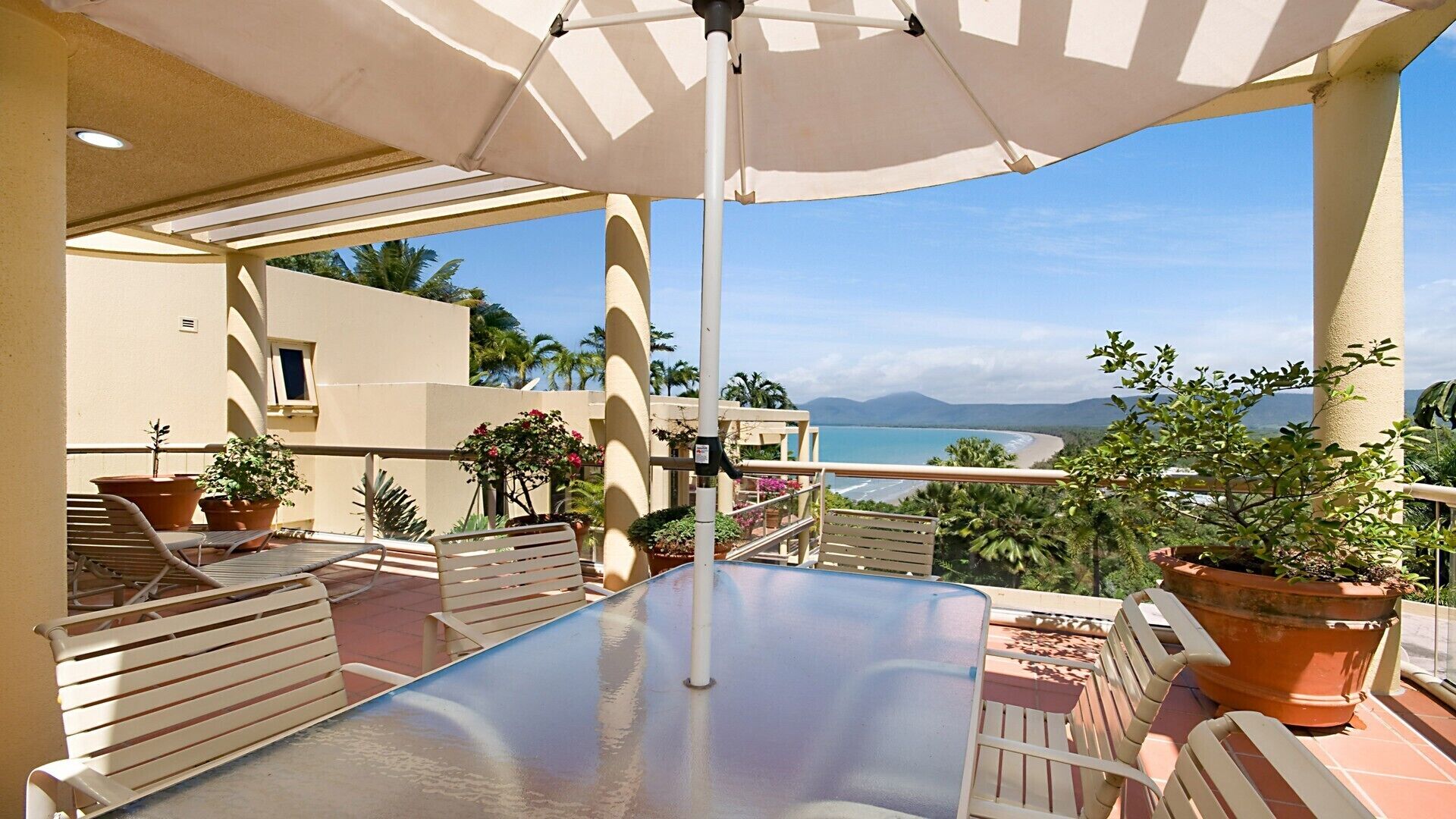 The Hill Penthouse - Port Douglas