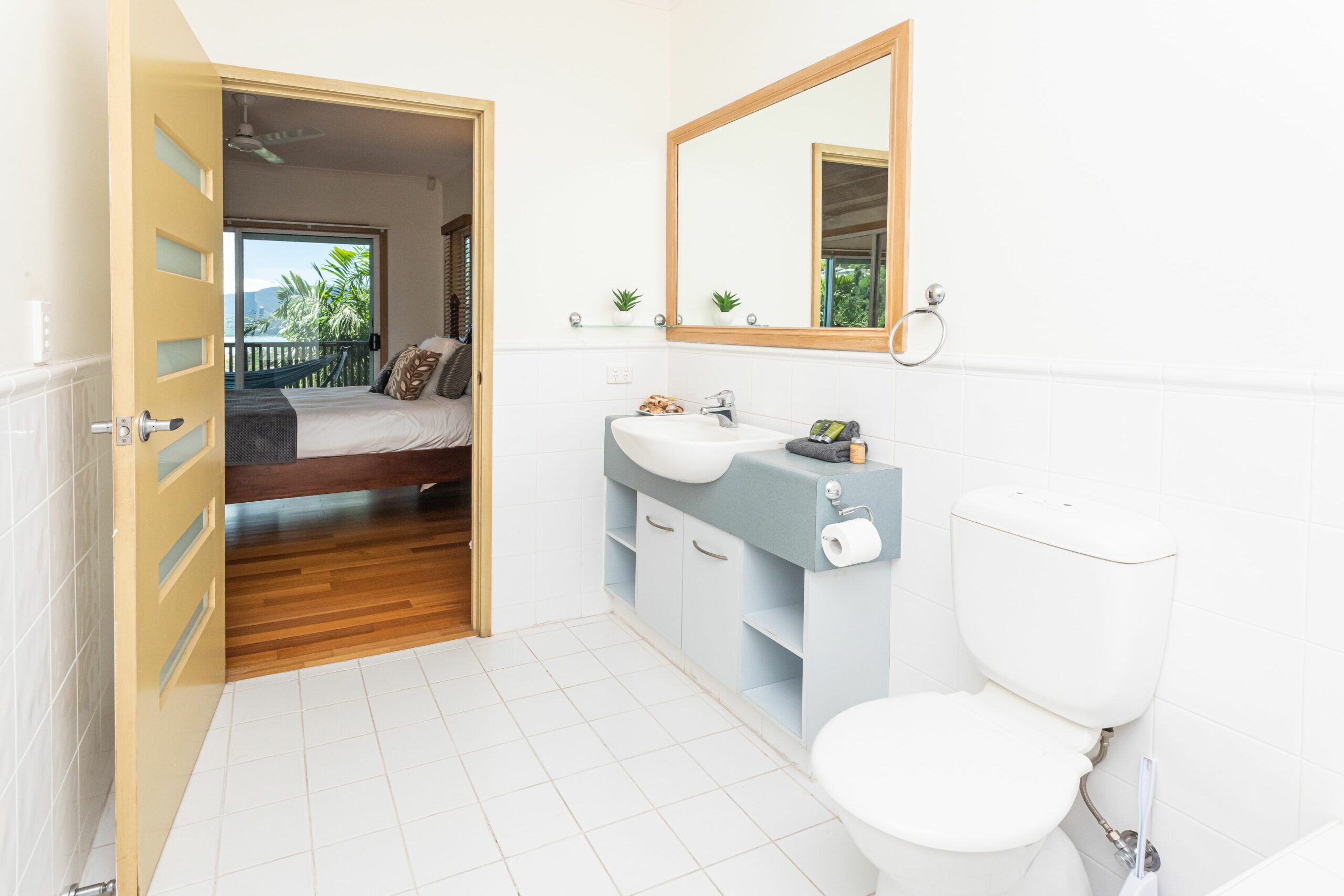 Panoramic views, central Airlie beach, short Stroll to the beaches & village