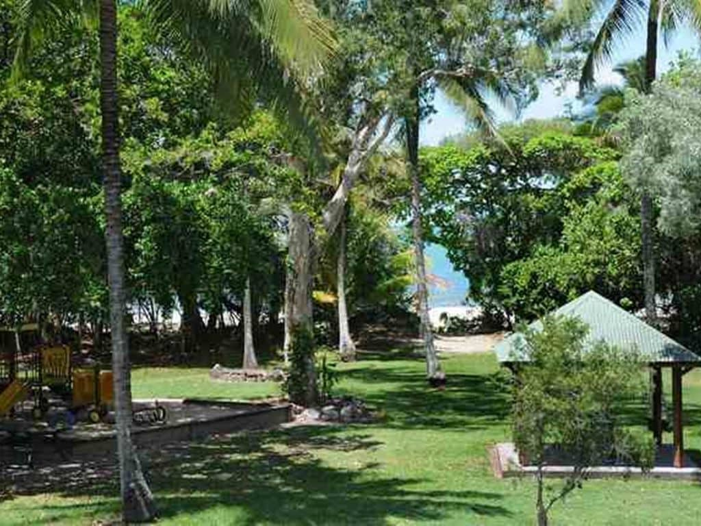 Plantation House 1 Spacious 4 Bedroom House Near Beach Wifi Netflix Telstra TV Playground Pool BBQ