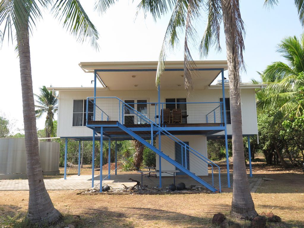 Driftwood Beachfront Getaway, Sleeps 8 Comfortably, Fully air Conditioned