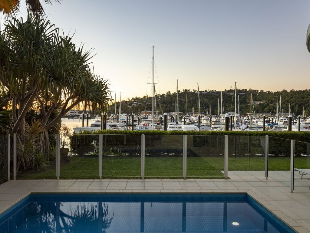 Pavillions 12 - Waterfront Spacious 4 Bedroom With Own Inground Pool And Golf Buggy