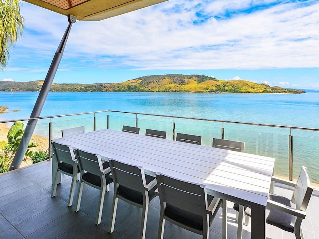 Yacht Club Villa 20 - Beautiful Ocean Front Villa on Hamilton Island