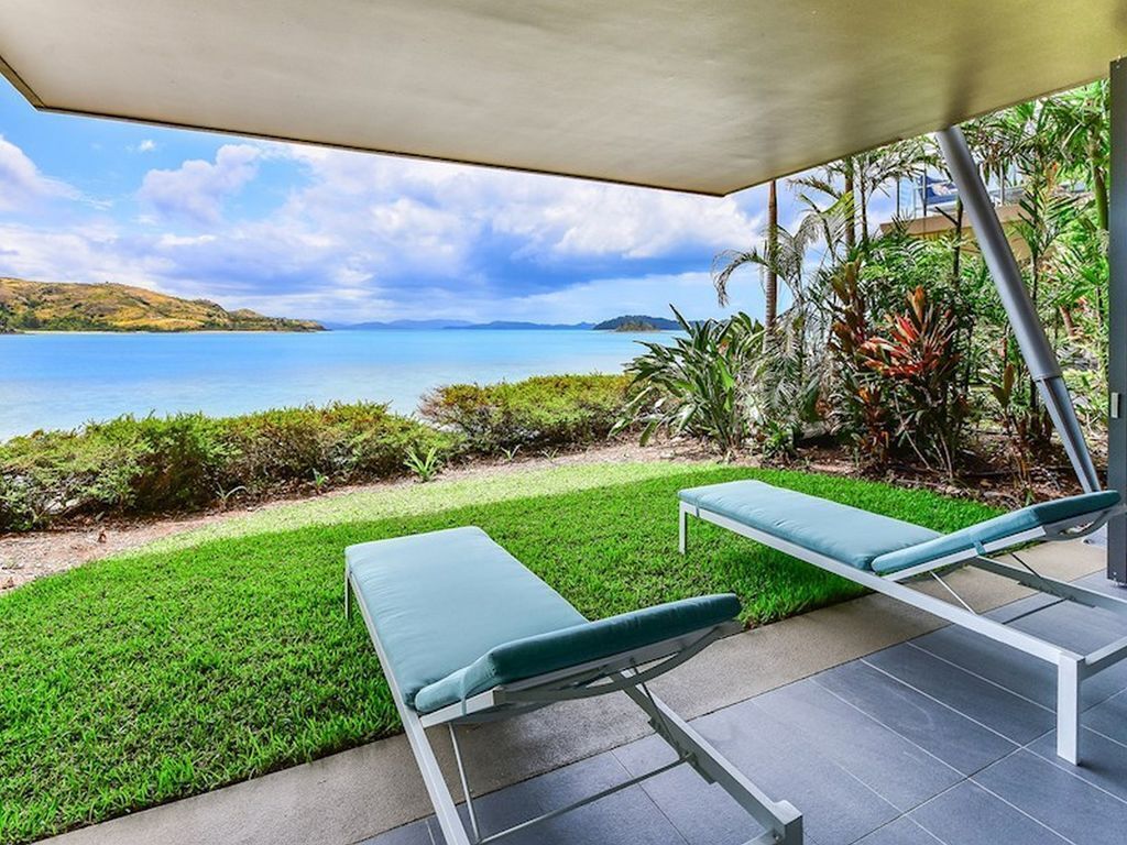 Yacht Club Villa 20 - Beautiful Ocean Front Villa on Hamilton Island