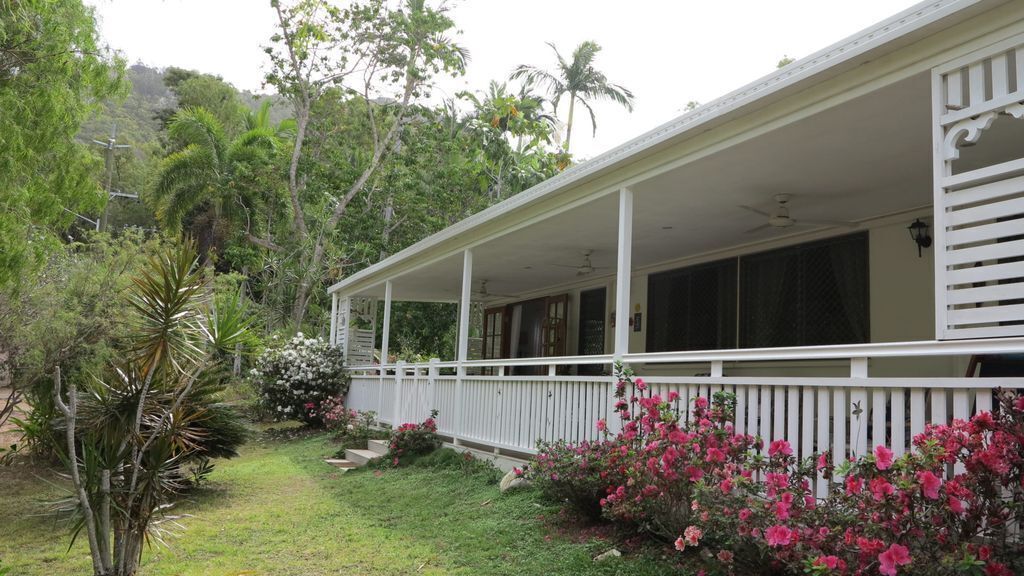 Mirabel Cottage - Arcadia, QLD