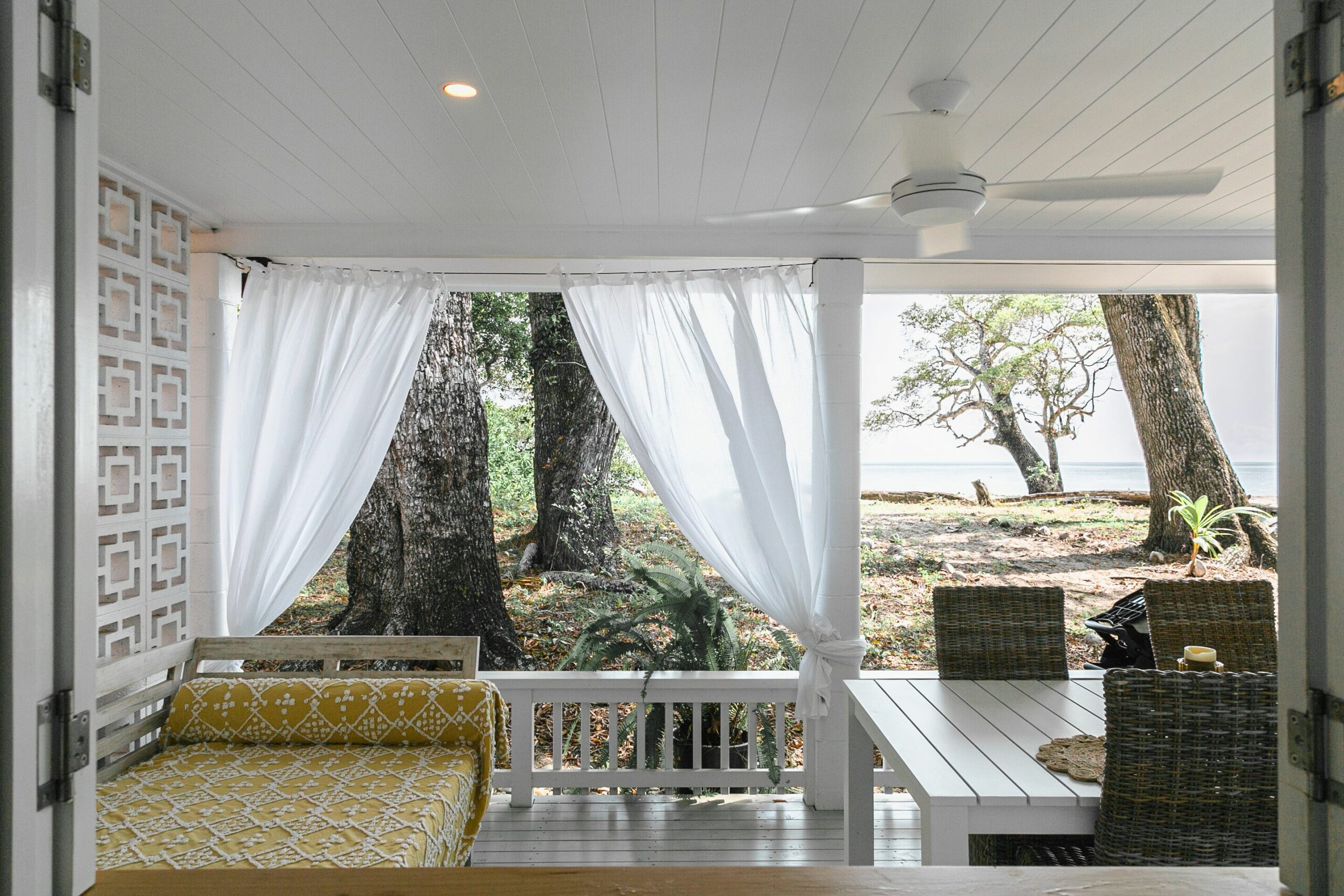 Beachfront Cottage on the World Famous 4 Mile Beach, Port Douglas