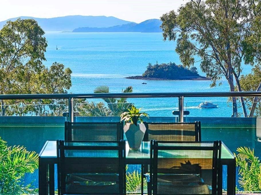 Pinnacle 2 - Seaview Apartment on Hamilton Island