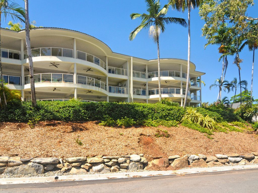 Island Point Villa 4 - Close to Town With Magnificent Ocean Views