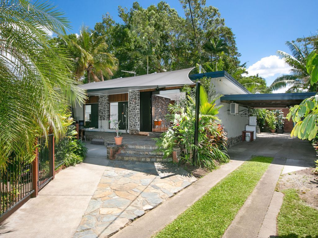 Four Bedroom Tropical House with Separate Private Bungalow