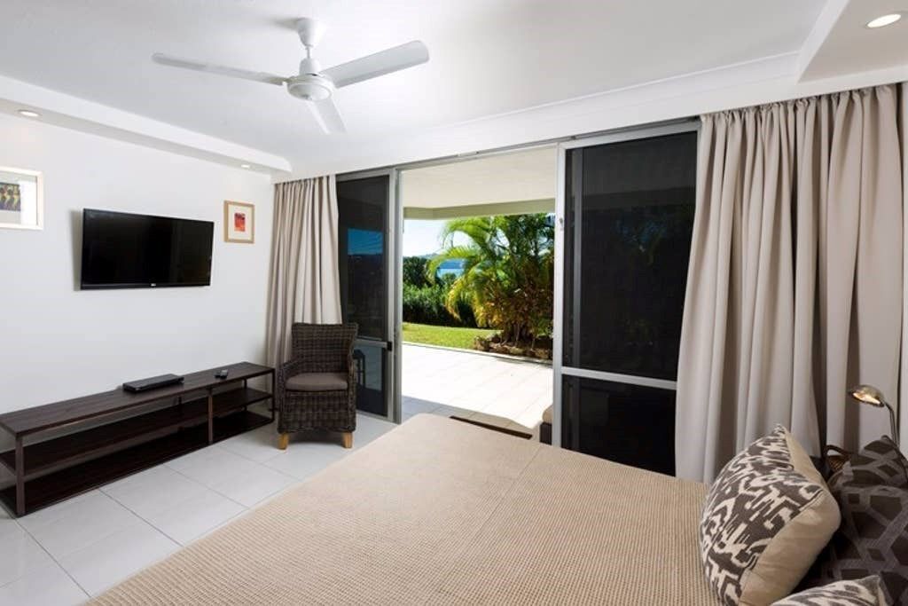 Lagoon Lodge 008 - Beachfront Apartment on Hamilton Island