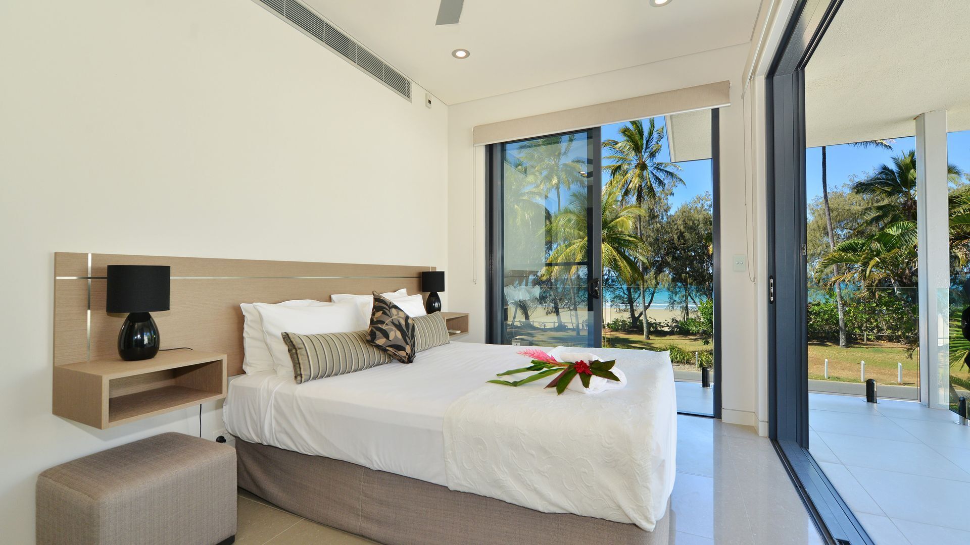 Absolute Beachfront - Esplanade Villa Port Douglas