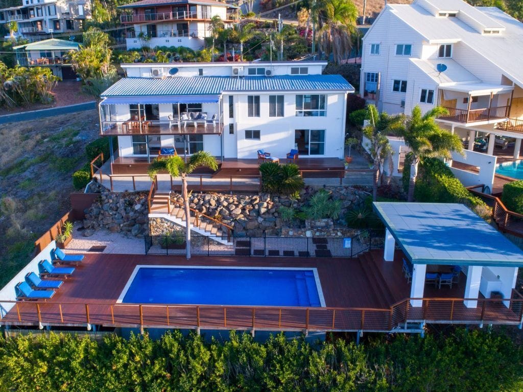 Nautilus On The Hill - Luxury Holiday Home in Central Airlie