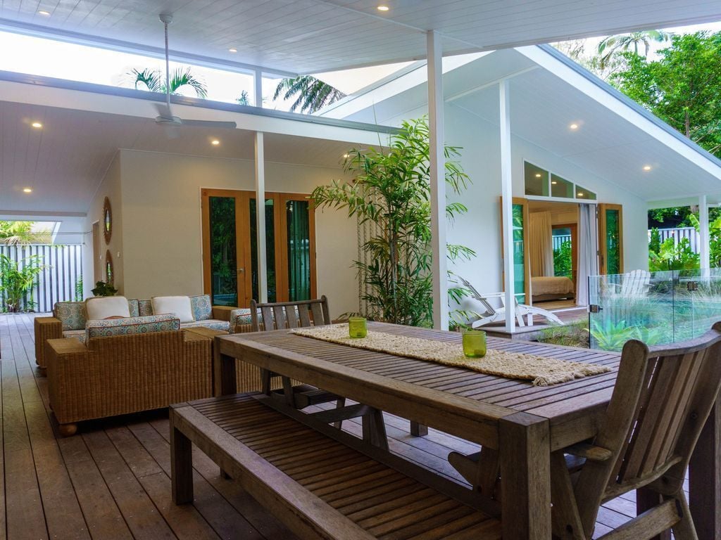 Pineapple Pete's Beach House Laid Back Luxury