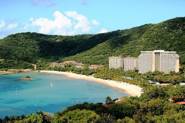 Lagoon 206 on the Beach Hamilton Island by Hamorent