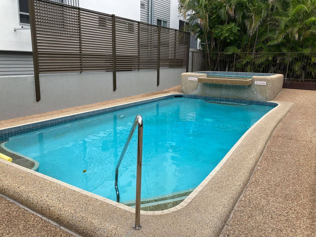 All Inclusive Rental: Tidy Renovated Studio Apartment on the Strand Pool