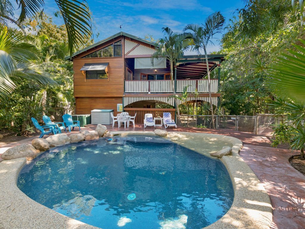 Appian Beach House - Arcadia, QLD