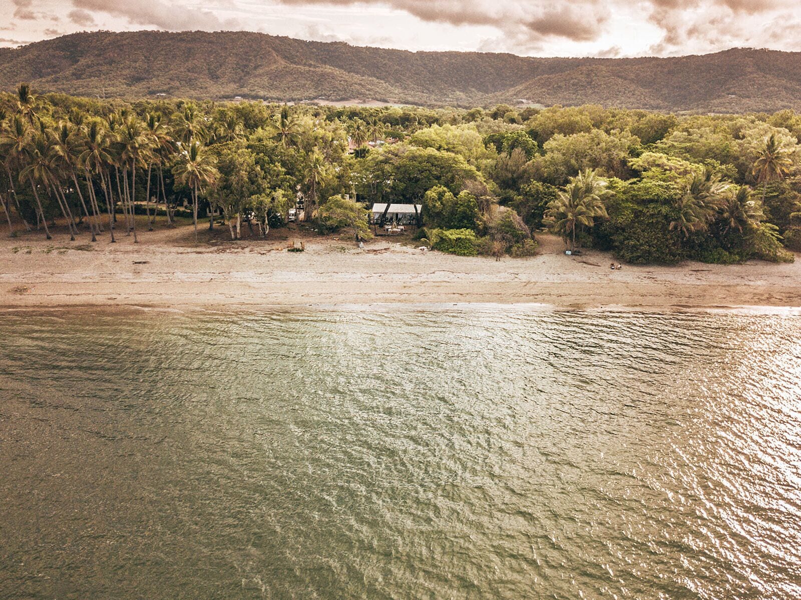 Beachfront Cottage on the World Famous 4 Mile Beach, Port Douglas