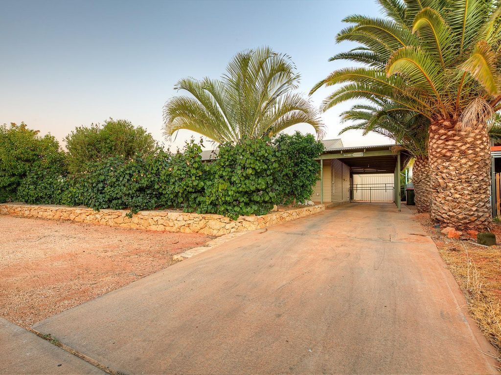 Picture Perfect Family Holiday Home With a Delightful Back Yard