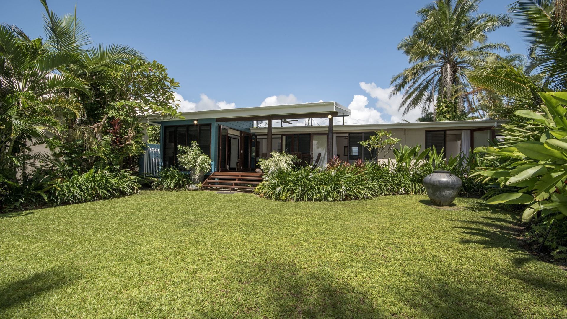 The Original Beach House - Beachfront/wifi/heated Pool