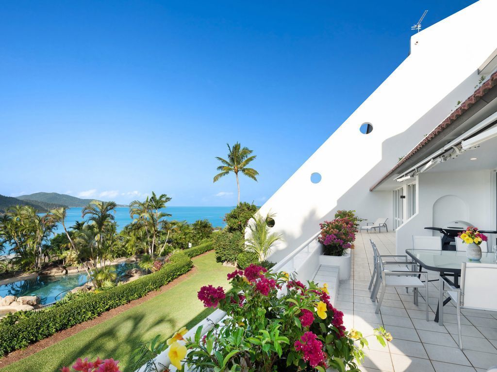 NEW Bella Azure Two Bedroom Two Bathroom Spacious Ocean-view Apartment With Golf Buggy