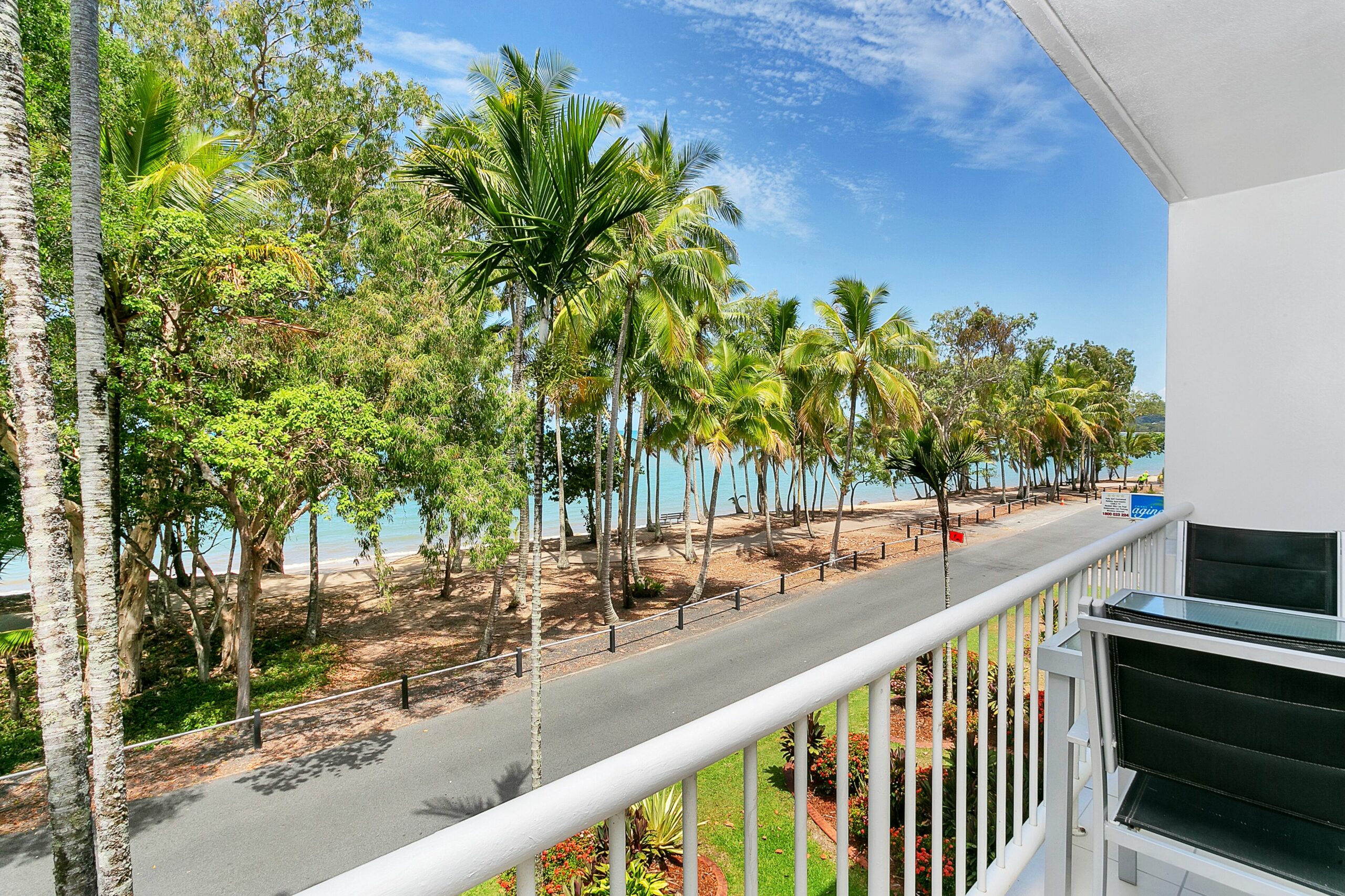 Stunning Apartment Right In Front Of The Beach!