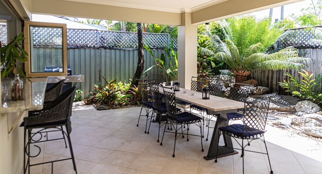 Six Beachside Port Douglas With Heated Swimming Pool & Footsteps From the Beach