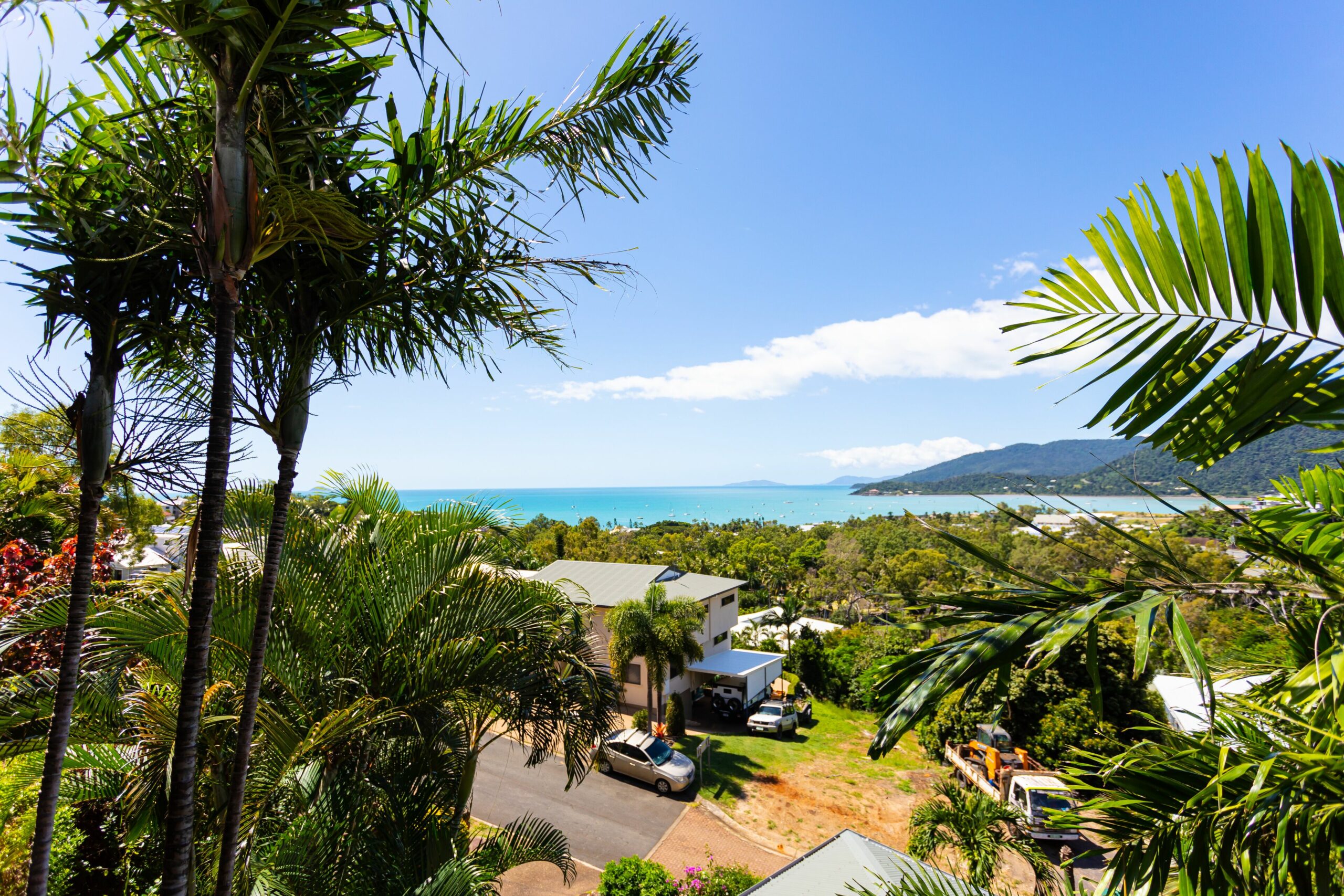 Panoramic views, central Airlie beach, short Stroll to the beaches & village